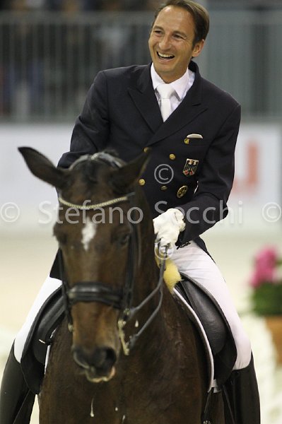 LAUGKS_MEGGLE\'S WELTTALL_MILANO_2011_SS3_9957.jpg